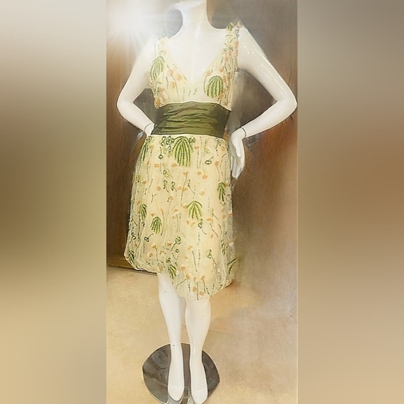 Tracy Reese Cream and Green Embroidered Dress MAKE AN OFFER 😉 💗 - Picture 2 of 12